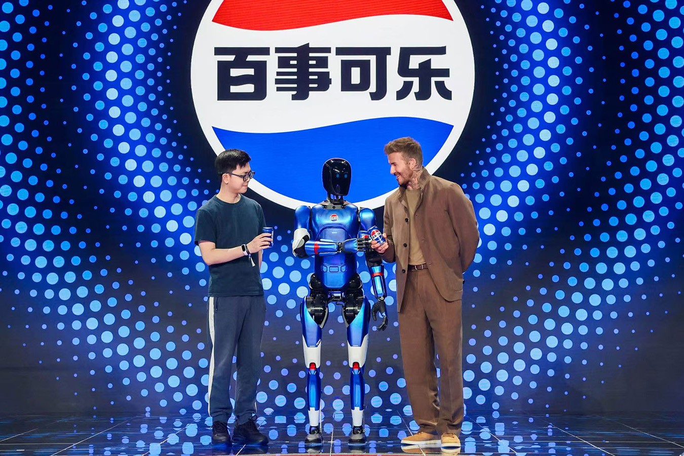 智元机器人携手百事中国共创“百事蓝宝” 共燃渴望新...